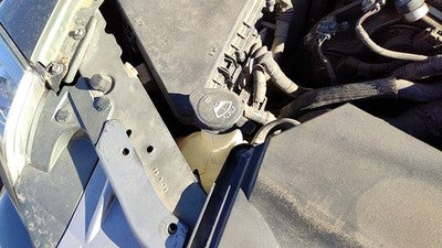 2005-2008 Cadillac Sts Windshield Washer Fluid Reservoir With Pump Wiper Tank