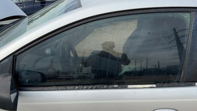2003-2007 Saturn Ion Driver Left Front Side Window Door Glass Oem 22607301