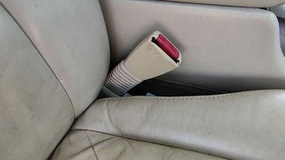 1998-04 Cadillac Seville Passenger Right Front Seat Belt Buckle Receiver Tan 503