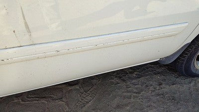 05-07 Caravan Passenger Right Front Moulding From Door Trim Strip White Pw1