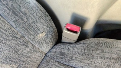 02-04 Trail Blazer Passenger Right Front Seat Belt Buckle Receiver Gray 95D