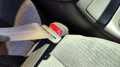 2000-02 Oldsmobile Intrigue Passenger Right Front Seat Belt Buckle Receiver Gray