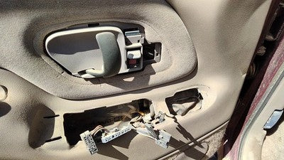 1995-99 Gmc Yukon Driver Left Front Inside Door Trim Panel Only Oem Tan 522
