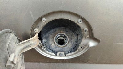 1999-2004 Chevy Silverado 2500 Fuel Filler Neck Assembly Oem 6.0L 15710309