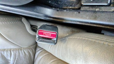 04 Mitsubishi Endeavor Passenger Right Front Seat Belt Buckle Oem 02q Sand Blast