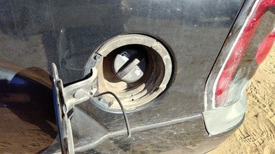 2002-2003 Chevy Trail Blazer Fuel Filler Neck Assembly With Gas Cap Oem 88983256