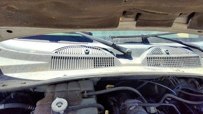 2004 Jeep Liberty Windshield Wiper Cowl Vent Trim Panel Oem Cover