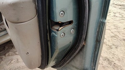 2000-2004 Legacy Outback Passenger Right Front Door Latch With Rods/Cables Oem