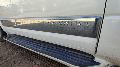 08 Navigator Passenger Right Front Moulding From Door Trim Pv White Chocolate