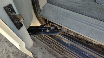 2008 Dodge Grand Caravan Passenger Right Rear Door Lower Roller Oem Back