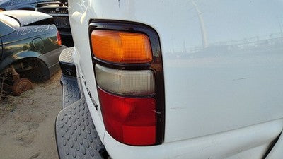 2000-2003 Chevy Suburban Passenger Right Tail Light Brake Lamp Oem Rear 19168991
