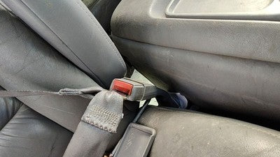 1999 Chevy Suburban Passenger Right Front Seat Belt Buckle Receiver Oem Gray 132