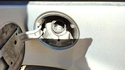 1999-2000 Chevy Venture Fuel Filler Neck Assembly With Gas Cap Oem 10425290