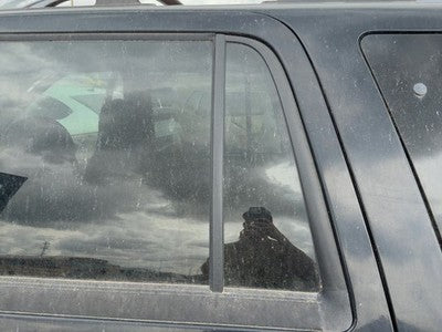 98-02 Expedition Driver Left Rear Vent Window Back Door Glass With Frame Oem