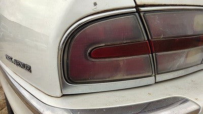 1998-04 Buick Park Ave Driver Left Tail Light Brake Lamp Oem Rear Crack 16525981