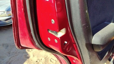 2003-2004 Mitsubishi Outlander Driver Left Rear Door Latch With Rods/Cables Back