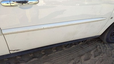 05-09 Lacrosse Passenger Right Front Moulding From Door Oem Trim Strip White 40U
