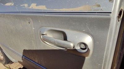 01-07 Caravan Driver Left Front Outside Door Handle Ps2 Bright Silver Metallic