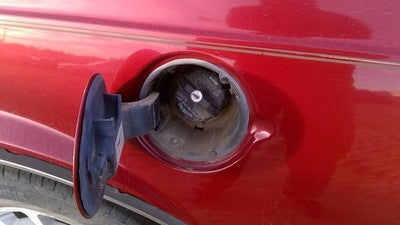 1990-1991 Olds Eighty Eight Fuel Filler Neck Assembly With Gas Cap Oem 22519390