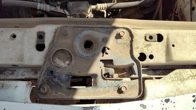 1982-1996 Olds Ciera Hood Latch Assembly With Bracket Oem 10051036