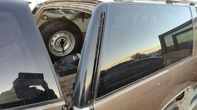 1994 Chevy Suburban Passenger Right Rear Moulding On Corner Panel Oem