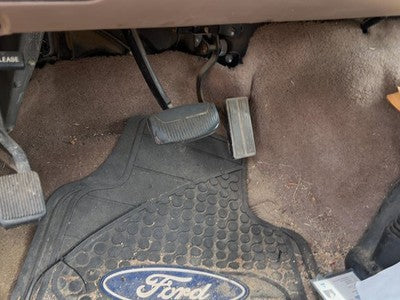96-97 Ford F250 Gas And Brake Pedal Assembly Automatic Transmission 7.3L