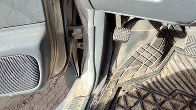2004 Nissan Xterra Driver Left Lower Kick Trim Panel Oem Gray K