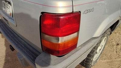 1993-1998 Jeep Grand Cherokee Passenger Right Tail Light Brake Lamp Oem Rear