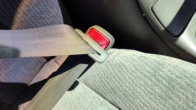 2000-02 Oldsmobile Intrigue Passenger Right Front Seat Belt Buckle Receiver Gray