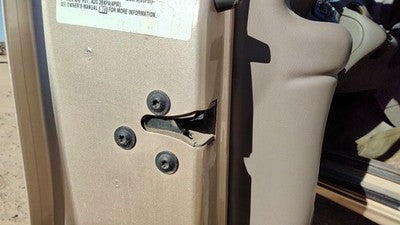 1999-2004 Pontiac Grand Am Driver Left Front Door Latch With Rods/Cables Oem
