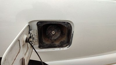 1998-1999 Buick Lesabre Fuel Filler Neck Assembly With Gas Cap Oem 25642323