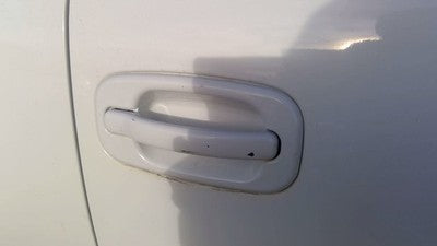 2000-2006 Chevy Suburban Passenger Right Front Outside Door Handle Oem White 50U