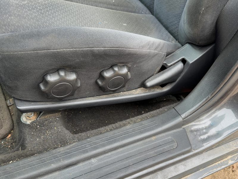 2005 Nissan Altima Seat Track LH