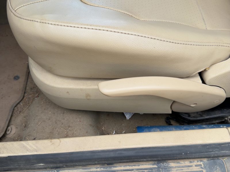 2007 Volkswagen Beetle (type 1) Seat Track LH