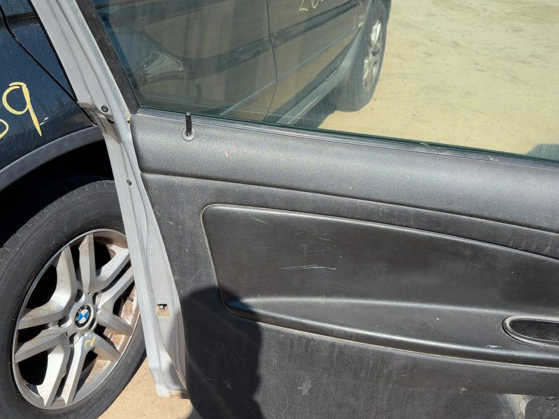 2005-2010 Chevrolet Cobalt Front Door Trim Panel LH