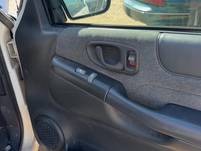 2000-2003 Blazer S10/jimmy S15 Front Door Trim Panel RH