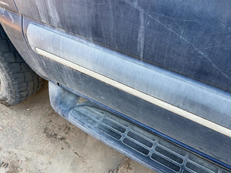 2000-2006 Chevy/gmc Suburban 1500 Series Front Door Moulding LH