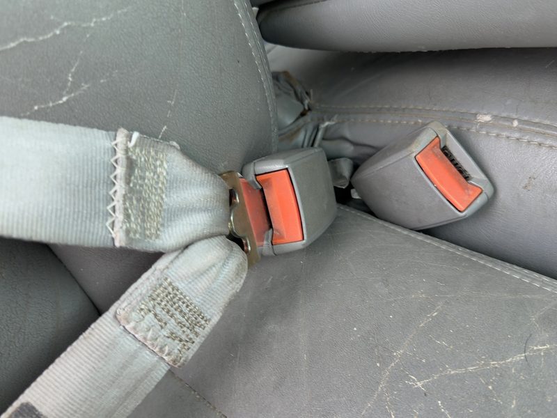 1997 Chevrolet Pickup 1500 Series Front Seat Belt RH