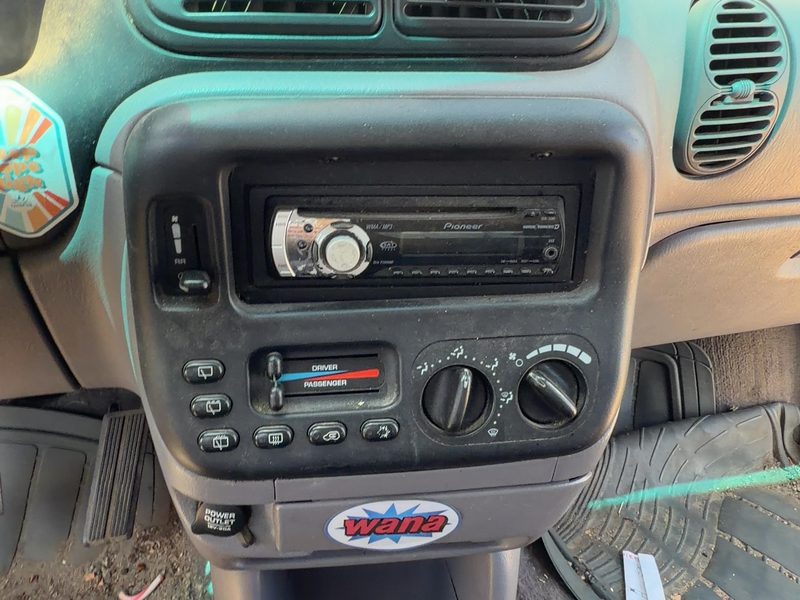 1996-2000 Chrysler Town & Country Dash Panel