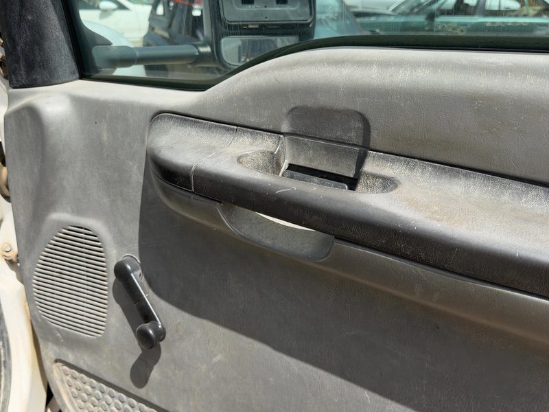 2005-2007 Ford F350 Super Duty Pickup Front Door Trim Panel RH