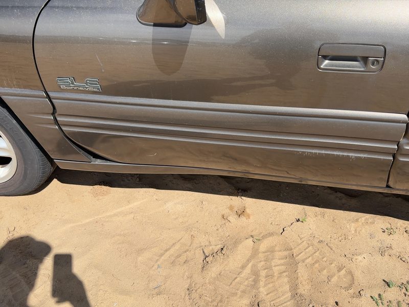 1999 Pontiac Bonneville (80 & Up) Front Door Moulding LH