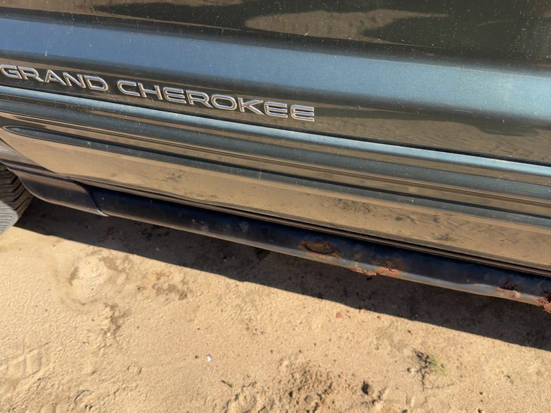 1999-2004 Jeep Grand Cherokee Front Door Moulding LH