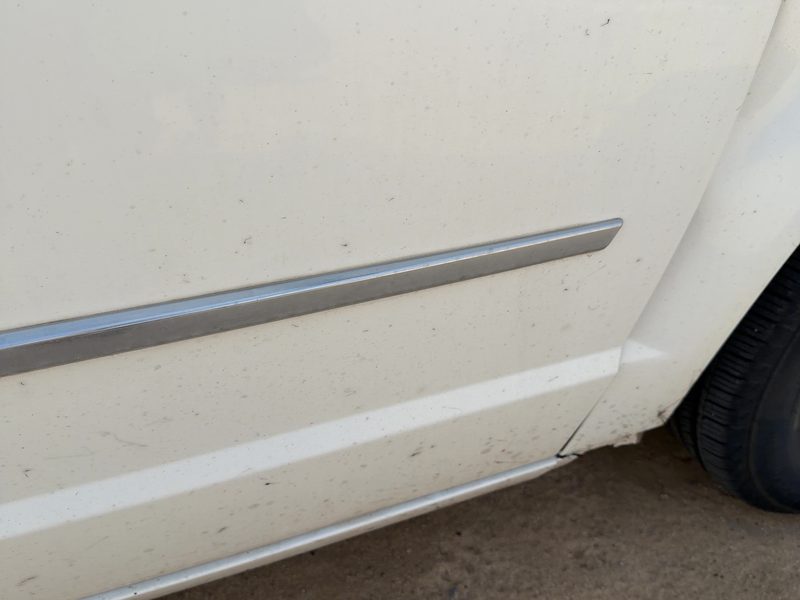 2010-2016 Chrysler Town & Country Front Door Moulding RH