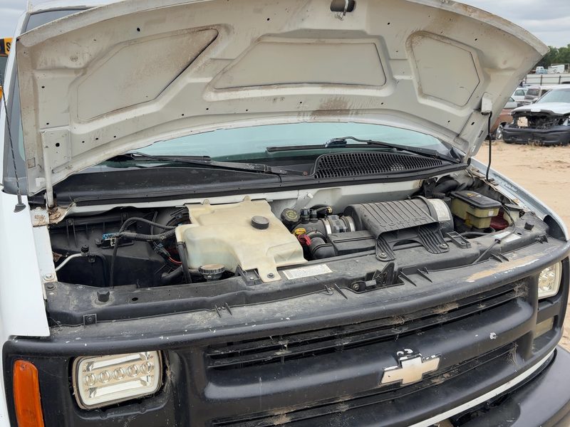 2002 Chevrolet Van Express 2500 Series Hood Hinge RH