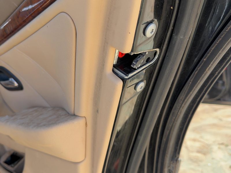 1995-2003 BMW 530i Rear Door Latch RH