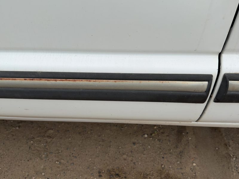 1998-2001 Blazer S10/jimmy S15 Front Door Moulding LH