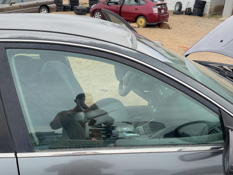2002-2006 Nissan Altima Front Door Glass/Window RH