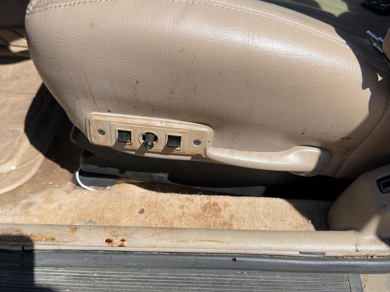 1999 Pontiac Bonneville (80 & Up) Seat Track LH
