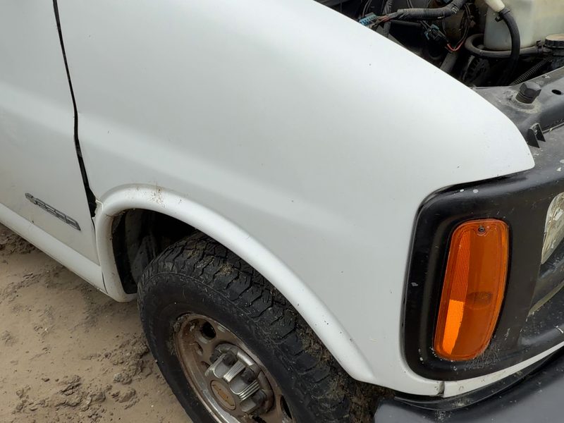 1996-2002 Chevrolet Van Express 2500 Series Fender RH