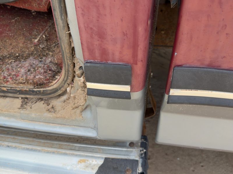1989 Ford Pickup F150 Series Quarter Panel Moulding LH